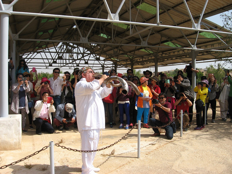 תוקעים בשופר ביריחו