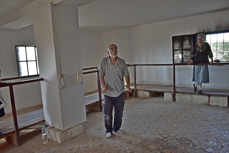 זאב (ז'אבו) ארליך בבית הכנסת שלום על ישראל ביריחו