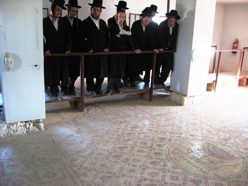 חוגגים את יום כיבוש יריחו בבית הכנסת שלום על ישראל