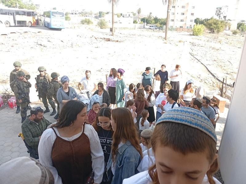 תפילת ראש חודש רב-משתתפים בשלום על ישראל ביריחו